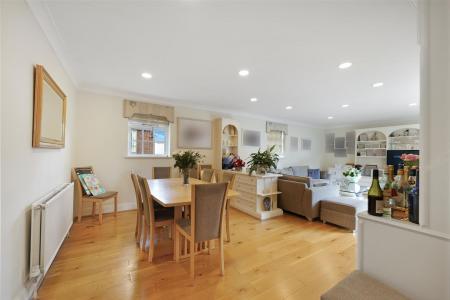 39 Deacons Hill Road Elstree Borehamwood WD6 3HZ -