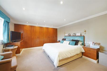 39 Deacons Hill Road Elstree Borehamwood WD6 3HZ -