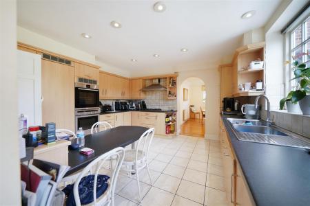 39 Deacons Hill Road Elstree Borehamwood WD6 3HZ -