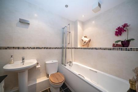 70-Longman-Court-3345.jpg