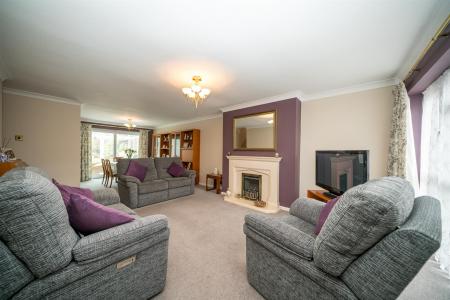 48-Glebe-Close-Living-room-1001.jpg