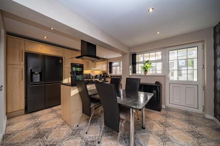 20-Moor-End-Close-kitchen.jpg