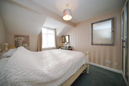 20-Moor-End-Close-bedroom.jpg