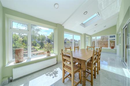 20-Tannsfield-Drive-1012.jpg