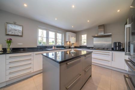 355-Chambersbury-Lane-04639.jpg