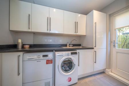 355-Chambersbury-Lane-04550.jpg