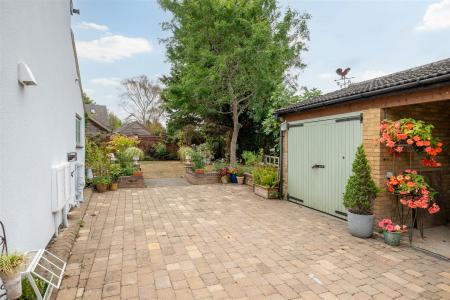 250826 - 1 Chuch Lane, Eaton Bray - 66.jpg