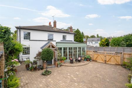 250826 - 1 Chuch Lane, Eaton Bray - 41.jpg