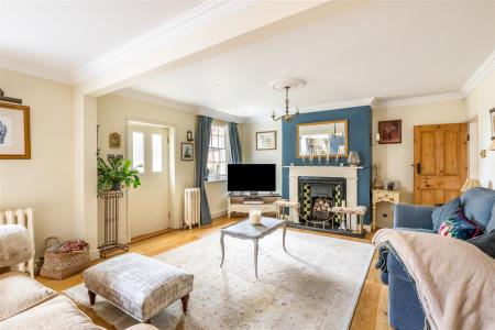 250826 - 1 Chuch Lane, Eaton Bray - 08.jpg
