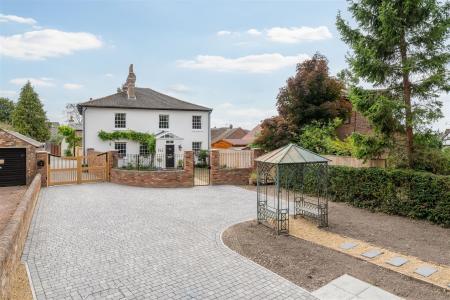 250826 - 1 Chuch Lane, Eaton Bray - 01.jpg