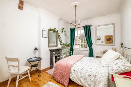 250826 - 1 Chuch Lane, Eaton Bray - 32.jpg