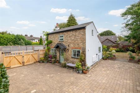 250826 - 1 Chuch Lane, Eaton Bray - 65.jpg