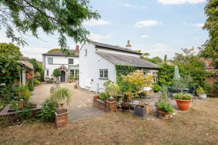 250826 - 1 Chuch Lane, Eaton Bray - 68.jpg