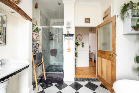 250826 - 1 Chuch Lane, Eaton Bray - 34.jpg