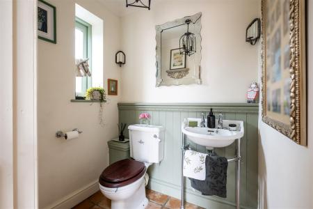 250826 - 1 Chuch Lane, Eaton Bray - 21.jpg