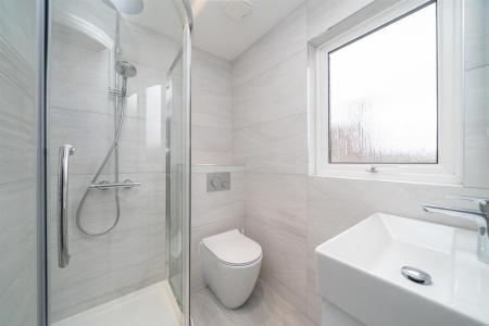 2-Gullbrook-En-Suite-02544.jpg