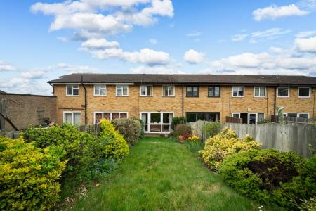 21-Charlesworth-Close-4.jpg
