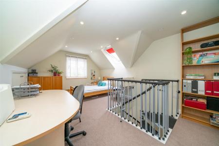 The-Loft,-61a-Belswains-Lane-6.jpg