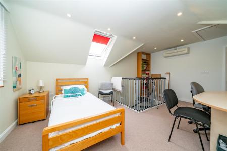 The-Loft,-61a-Belswains-Lane-9.jpg