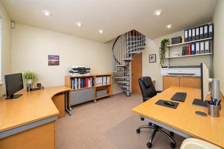 The-Loft,-61a-Belswains-Lane-44.jpg