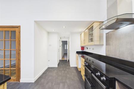 CAM03736G0-PR0246-STILL015.jpg