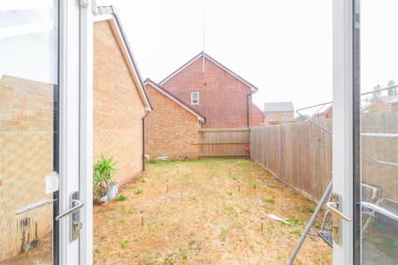 6 Brambling Avenue-21.jpg