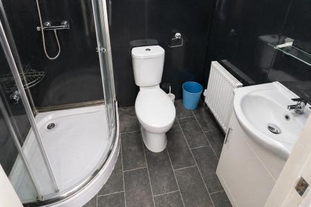 Room 2, en-suite
