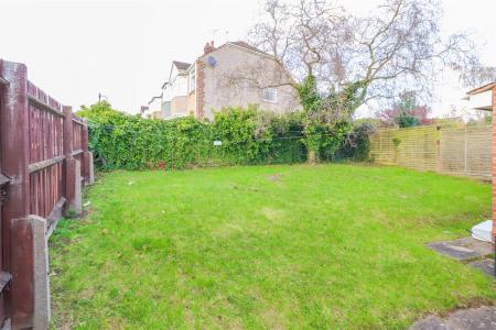 21 Esher Drive-12.jpg