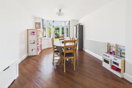 Lounge/Dining Room