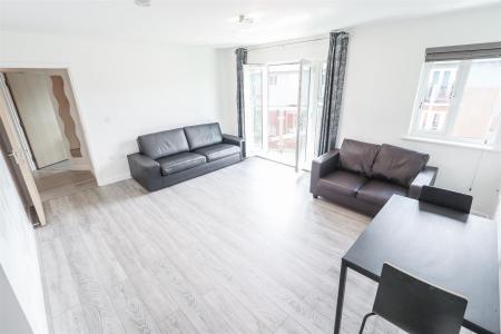 18 Caister Hall-7.jpg