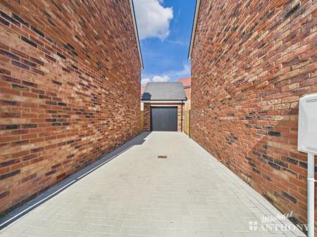 Driveway/Garage