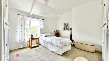 Media image 05
