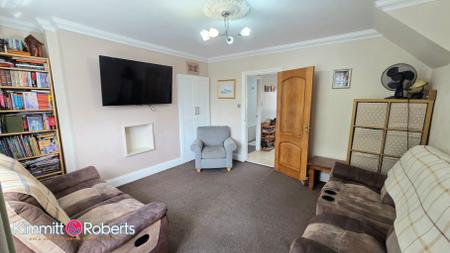 Media image 03