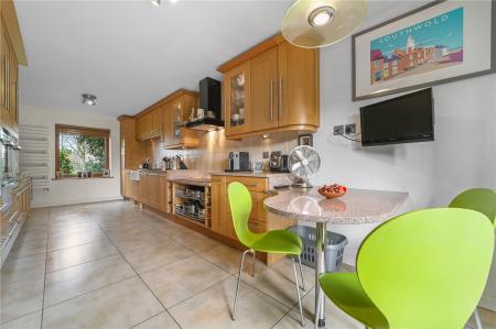 Kitchen/Breakfast Rm