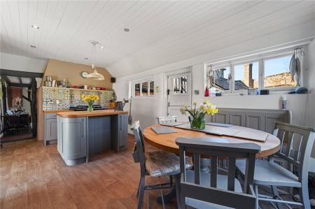 Kitchen/Breakfast Rm
