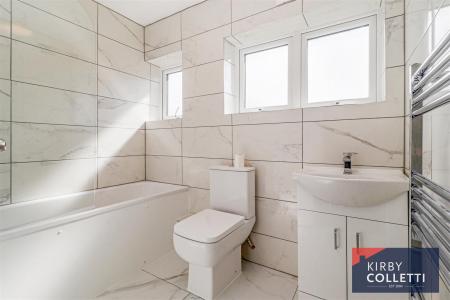 FAMILY BATHROOM