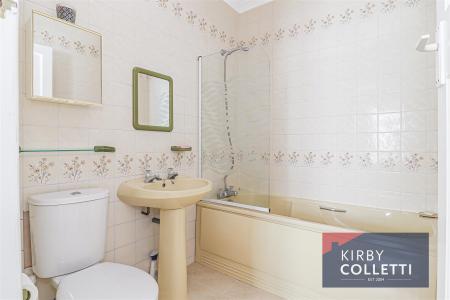 EN SUITE TO BEDROOM TWO