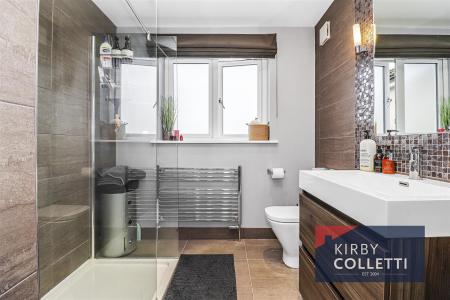 EN SUITE SHOWER ROOM TO BEDROOM ONE