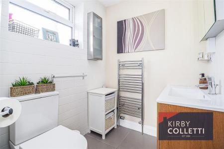 EN SUITE SHOWER ROOM TO BEDROOM TWO