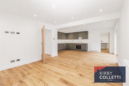 KITCHEN/DINER/FAMILY ROOM