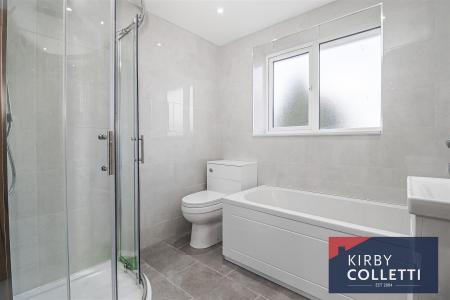 FAMILY BATH/SHOWER ROOM