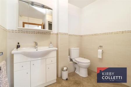 GROUND FLOOR SHOWER ROOM