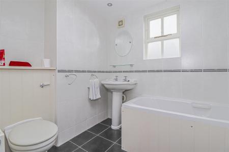 GROUND FLOOR BATHROOM