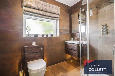 GROUND FLOOR SHOWER ROOM