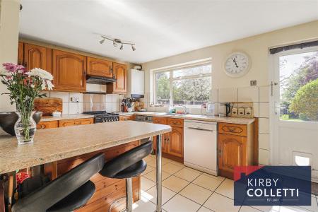 KITCHEN/BREAKFAST ROOM