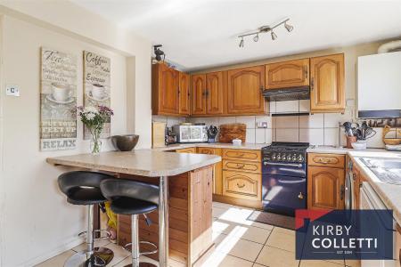 KITCHEN/BREAKFAST ROOM