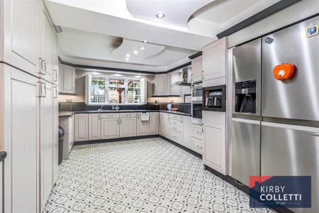 KITCHEN/BREAKFAST ROOM