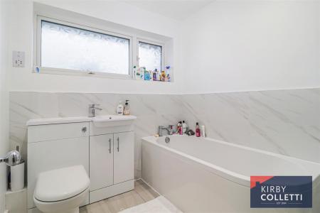 FAMILY BATH/SHOWER ROOM