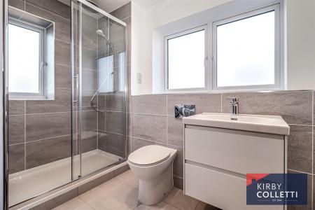 EN SUITE SHOWER ROOM