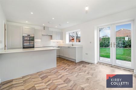 KITCHEN/DINING ROOM